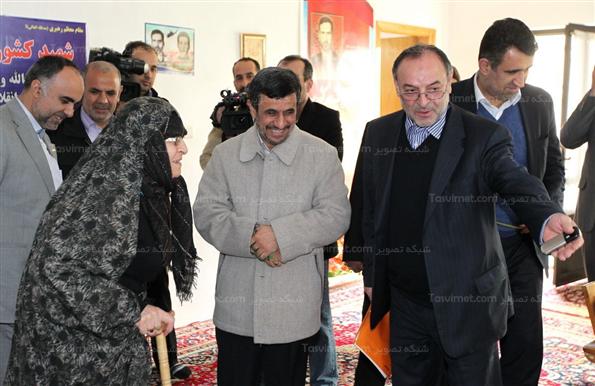 حضور احمدي نژاد در منزل شهيدان کشوري