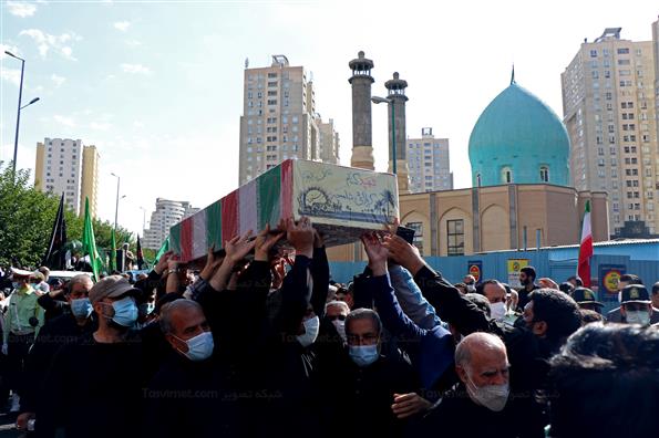 تشییع و تدفین شهدای گمنام در دریاچه شهدای خلیج فارس