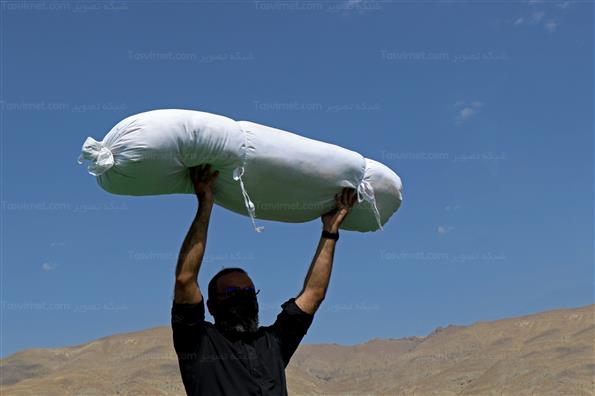 تشییع و تدفین شهدای گمنام در دریاچه شهدای خلیج فارس