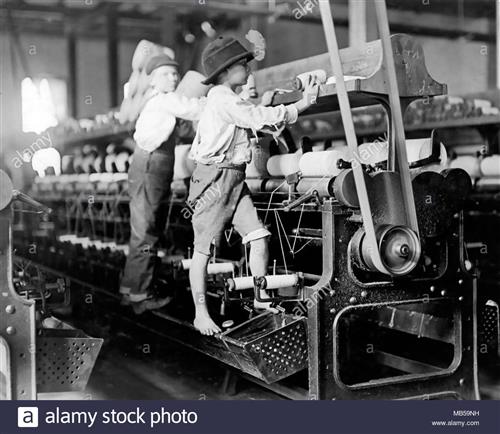 کودکان در حال کار در کارخانه