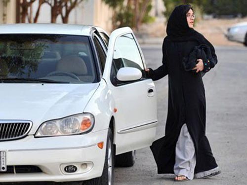 سر  انجام به خود جرات دادند تا درب های جلو را هم باز کنند.