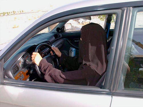 ابتدا ترس تمام وجود یک زن عربستانی را از نشستن در پست فرمان فرا می گرفت.