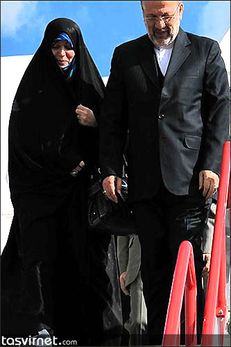 طاهره نظری همسر منوچهر متکی. وی پس از انتخاب آقای متکی به عنوان وزیر خارجه همواره در کنار او بوده و بعنوان مشاور وزیر خارجه عمل می کرد.