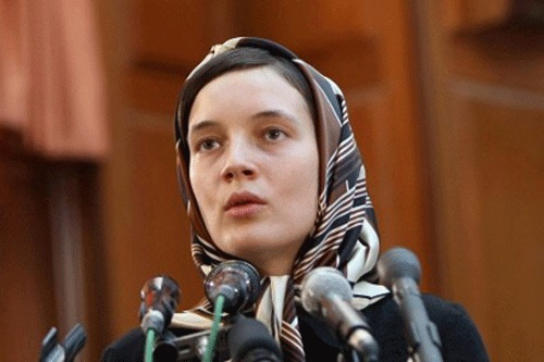 کلوتید ریس از دیگر زنانی بود که متهم به جاسوسی بود اما در نهایت آزاد شد. ریس دهم تیرماه  88 هنگام خروج از ایران به اتهام آنچه که "جمع‌آوری اطلاعات درباره اعتراضات به نتیجه انتخابات ریاست‌جمهوری برای سفارت فرانسه در تهران"، اعلام شد، دستگیر شد. محمد علی مهدوی ثابت، وکیل خانم ریس روز شنبه ۲۵ اردیبهشت ماه ۱۳۸۹ در گفتگو با خبرگزاری فرانسه اعلام کرده است که بر اساس حکم دادگاه موکل او تبرئه نشده است اما اجازه دارد پس از پرداخت جریمه نقدی معادل ۲۵۸ هزار دلار از ایران خارج شود. 