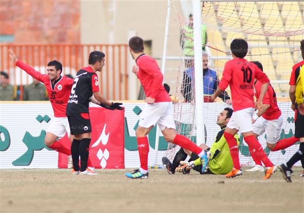 دیدار تیم های فوتبال پرسپولیس و شهرداری تبریز