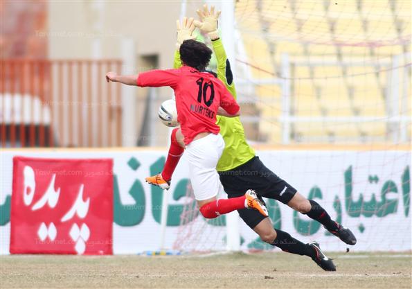 دیدار تیم های فوتبال پرسپولیس و شهرداری تبریز