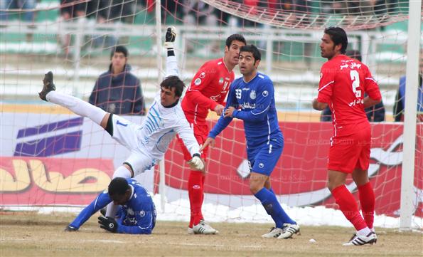 دیدار تیم های فوتبال استقلال و تراکتورسازی تبریز