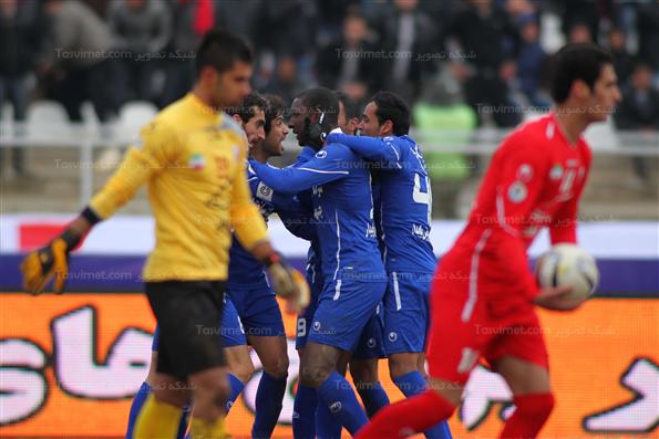 دیدار تیم های فوتبال استقلال و تراکتورسازی تبریز