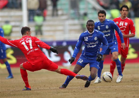 دیدار تیم های فوتبال استقلال و تراکتورسازی تبریز