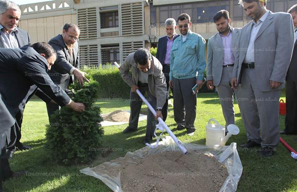 احمدی نژاد در مراسم افتتاح فاز اول واحد تولید آهن