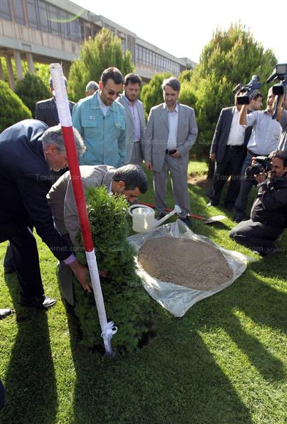 احمدی نژاد در مراسم افتتاح فاز اول واحد تولید آهن