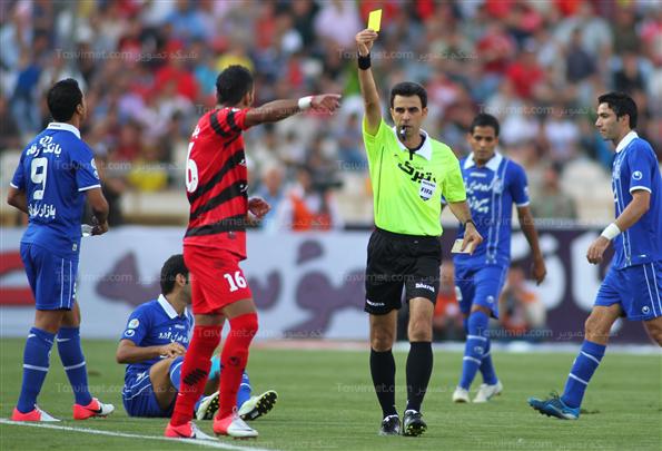 دیدار تیم های فوتبال استقلال و پرسپولیس