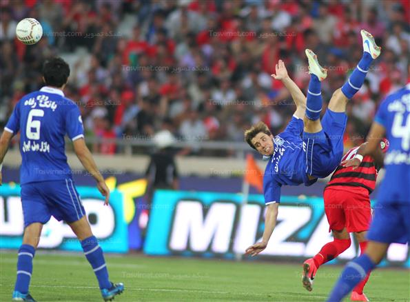 دیدار تیم های فوتبال استقلال و پرسپولیس