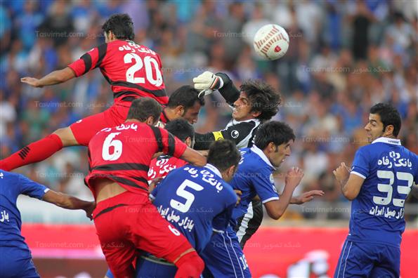 دیدار تیم های فوتبال استقلال و پرسپولیس