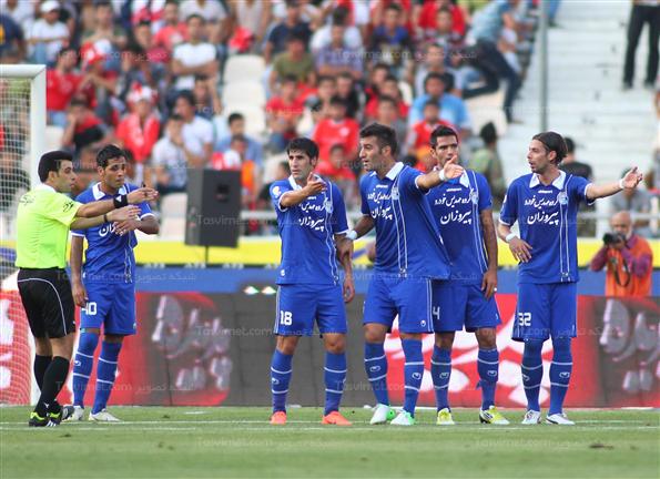 دیدار تیم های فوتبال استقلال و پرسپولیس