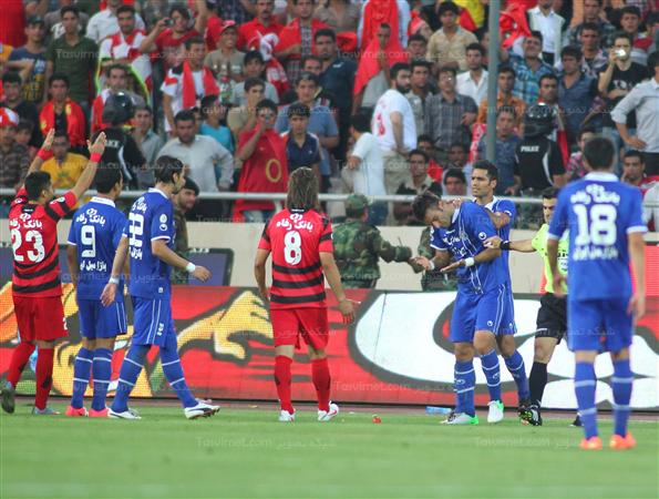 دیدار تیم های فوتبال استقلال و پرسپولیس