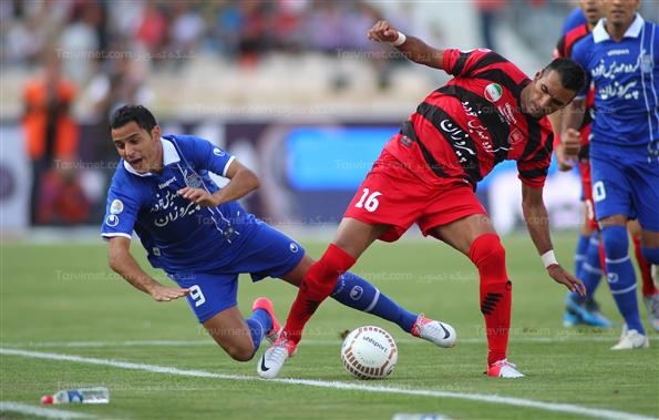 دیدار تیم های فوتبال استقلال و پرسپولیس
