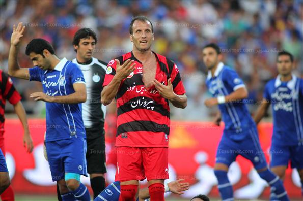 دیدار تیم های فوتبال استقلال و پرسپولیس