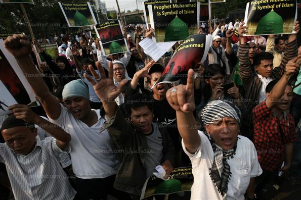 راهپیمایی مسلمانان اندونزی در اعتراض به اهانت به پیامبر اسلام