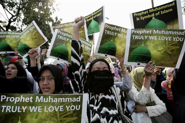 راهپیمایی مسلمانان اندونزی در اعتراض به اهانت به پیامبر اسلام