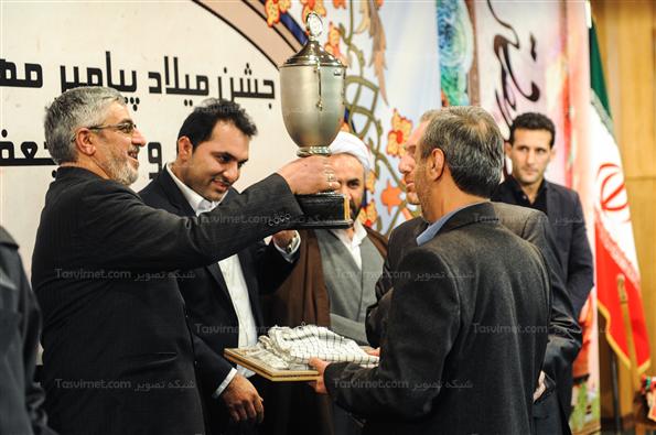 تجلیل از نخبگان ورزشی بسیجی در جشن بزرگ میلاد