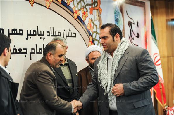 تجلیل از نخبگان ورزشی بسیجی در جشن بزرگ میلاد