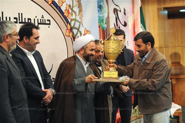 تجلیل از نخبگان ورزشی بسیجی در جشن بزرگ میلاد