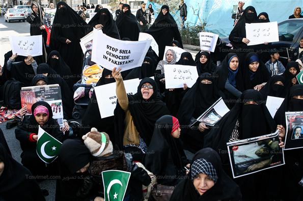 تجمع اعتراض‌آمیز در مقابل سفارت پاکستان