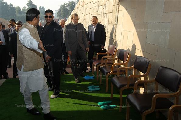 ادای احترام رئیس مجلس به مقام گاندی