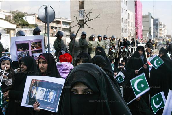 تجمع اعتراض‌آمیز در مقابل سفارت پاکستان