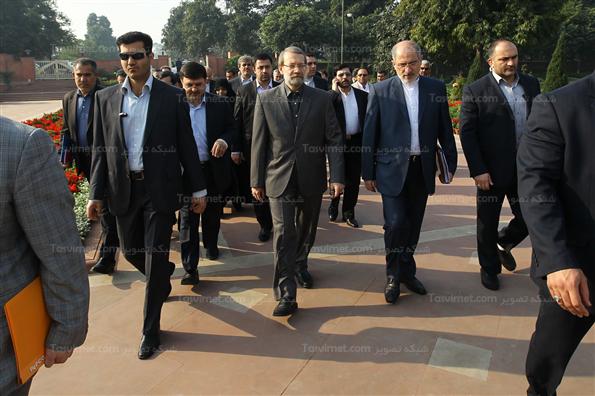 ادای احترام رئیس مجلس به مقام گاندی