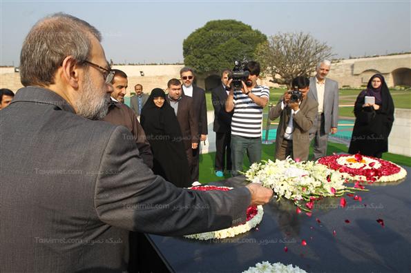 ادای احترام رئیس مجلس به مقام گاندی