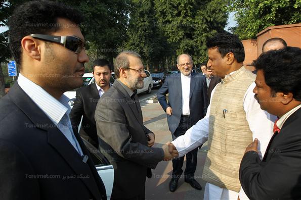 ادای احترام رئیس مجلس به مقام گاندی