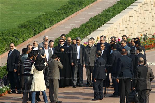 ادای احترام رئیس مجلس به مقام گاندی