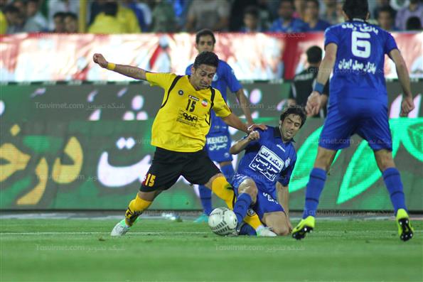 دیدار تیم‌های فوتبال استقلال تهران و سپاهان اصفهان