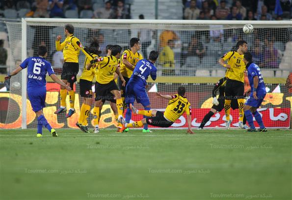 دیدار تیم‌های فوتبال استقلال تهران و سپاهان اصفهان