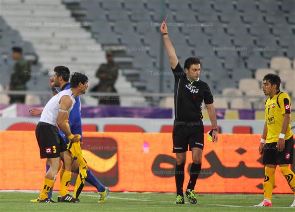 دیدار تیم‌های فوتبال استقلال تهران و سپاهان اصفهان