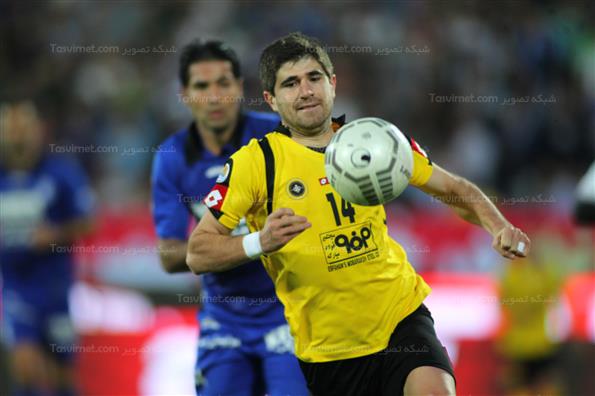 دیدار تیم‌های فوتبال استقلال تهران و سپاهان اصفهان