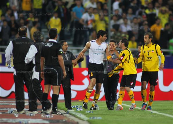 دیدار تیم‌های فوتبال استقلال تهران و سپاهان اصفهان