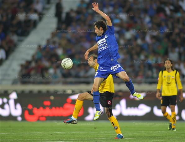 دیدار تیم‌های فوتبال استقلال تهران و سپاهان اصفهان