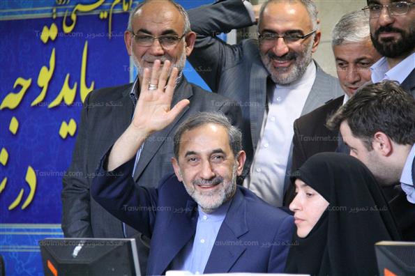 ولایتی ثبت نام کرد