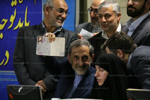 ولایتی ثبت نام کرد