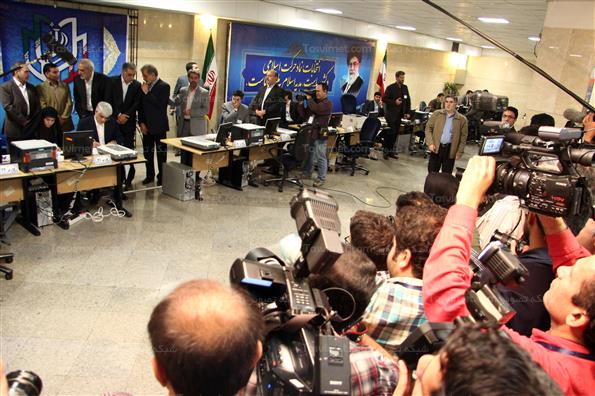 عارف ثبت نام کرد