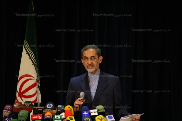 ولایتی ثبت نام کرد