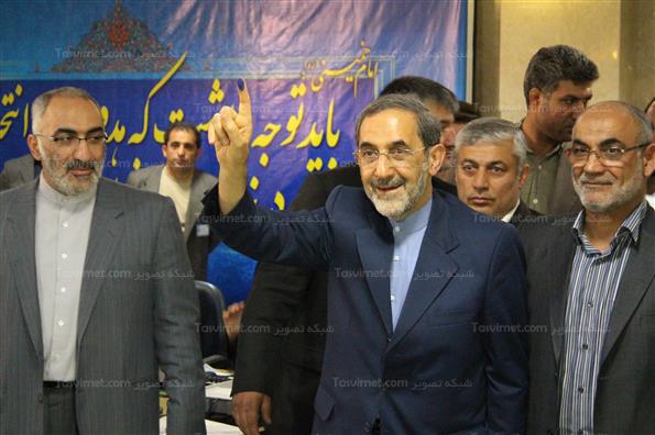 ولایتی ثبت نام کرد