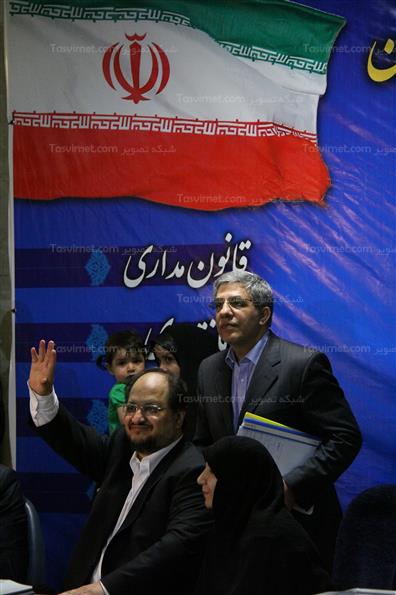 شریعتمداری ثبت نام کرد