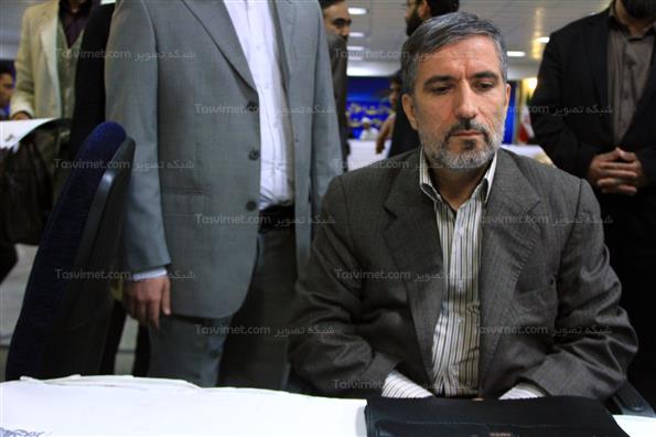 علیرضا علی احمدی ثبت نام کرد