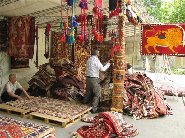 جشنواره فرش و دستبافته ها ی عشایر ی