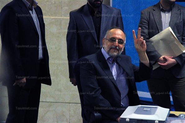 اعلمی ثبت نام کرد