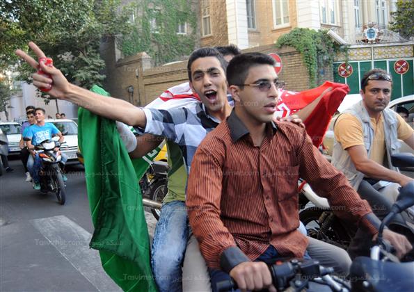 شادی مردم پس از صعود تیم ملی ایران به جام جهانی